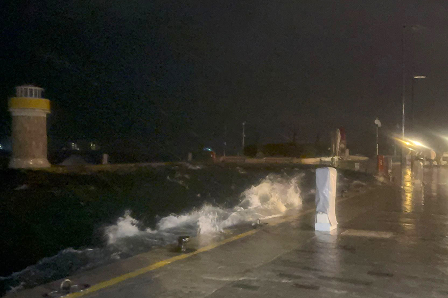 Marmaris’te şiddetli fırtına etkili oluyor