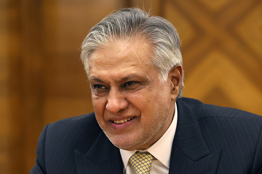 Pakistan: "İran, Pakistan bandıralı 20 geminin Hürmüz'den geçmesine izin verdi"