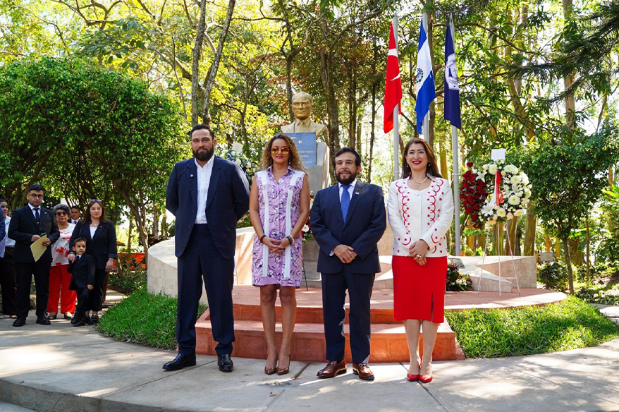 San Salvador’daki Türkiye Parkı kapılarını ziyaretçilere açtı