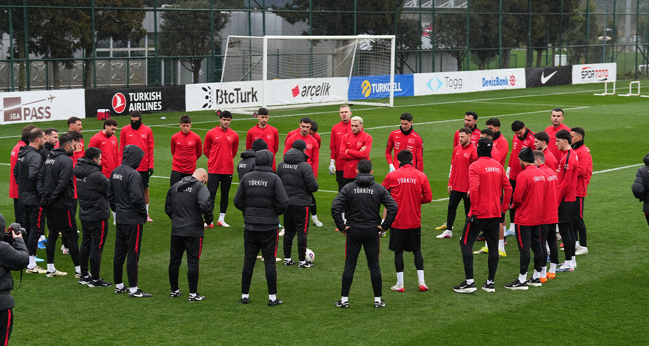 A Milli Futbol Takımı, yağmur altında çalıştı