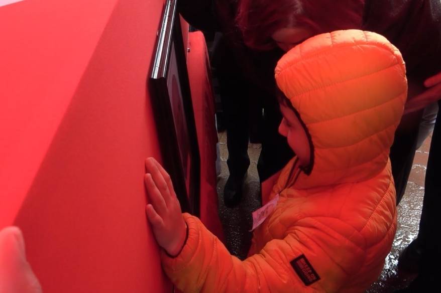 Yürek yakan veda: Şehit babaya son dokunuş