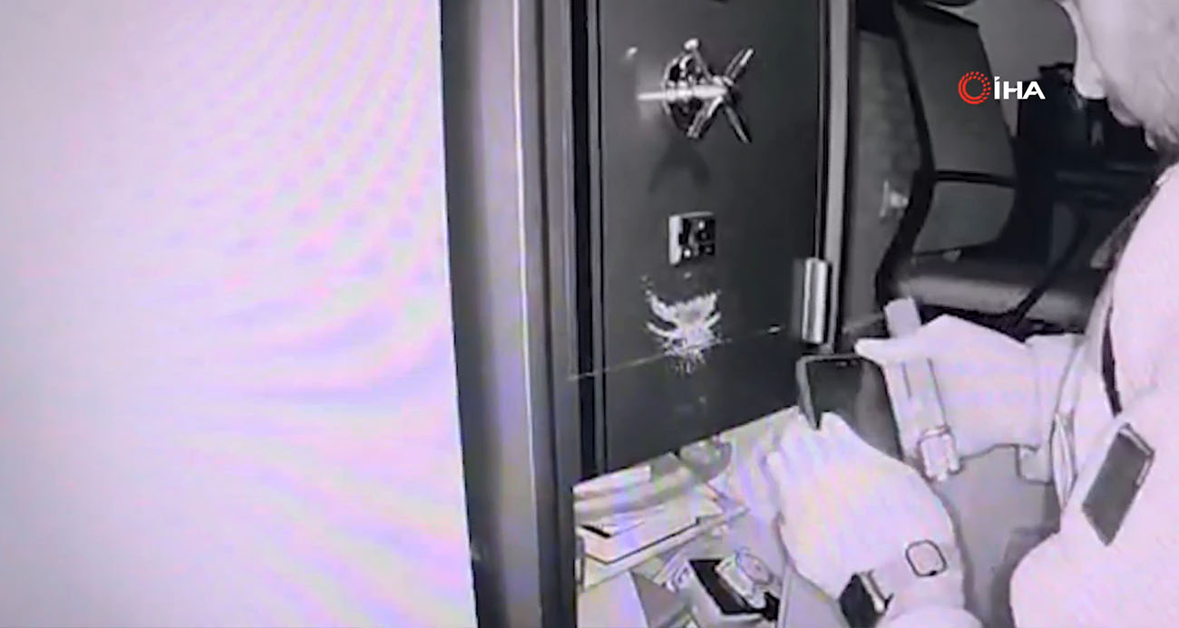 Belediye başkanına ait kasada çok sayıda cep telefonu ele geçirildi