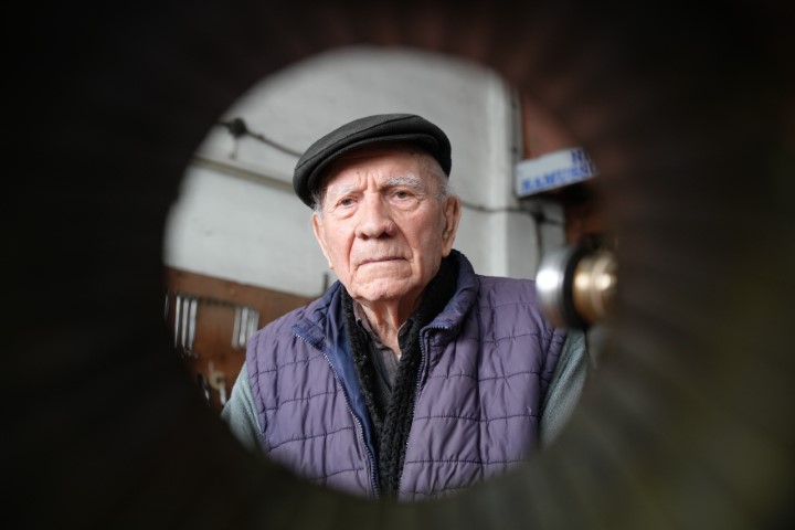 88’lik usta gençlere taş çıkarıyor