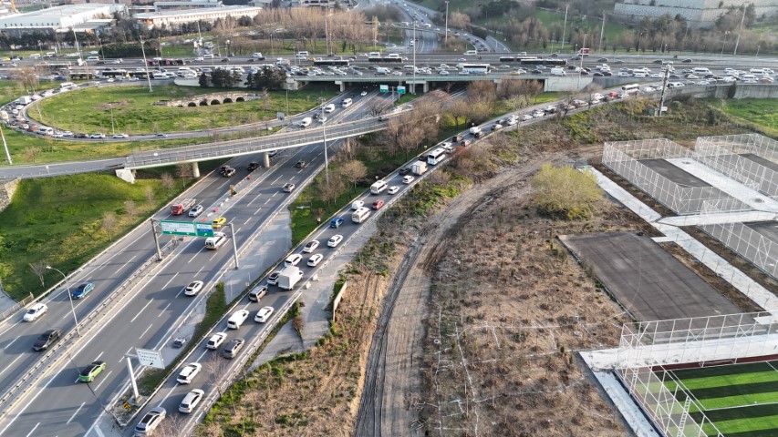 Bahçelievler Çobançeşme Kavşağı’ndaki trafiğe vatandaşlardan tepki