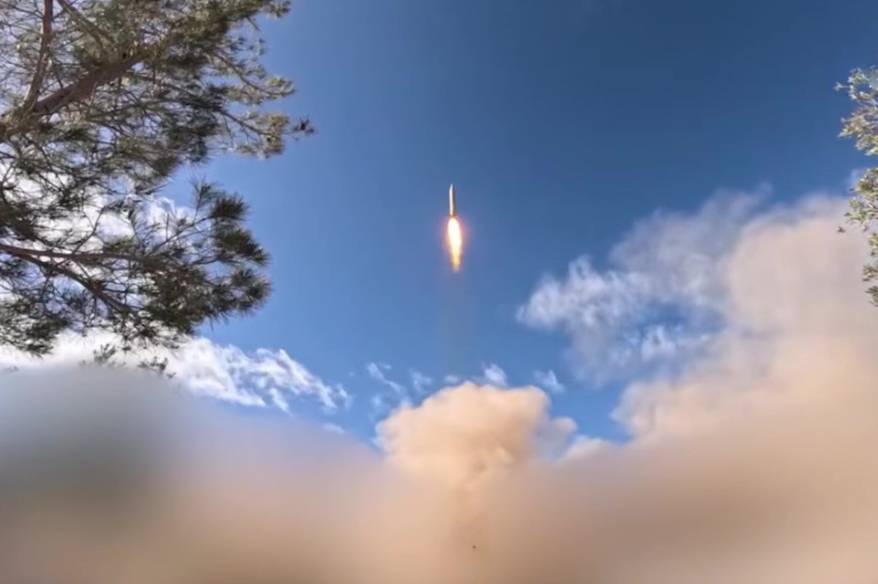 İran Devrim Muhafızları Ordusu, ABD’ye ait 5 üs ile İsrail’deki askeri merkezlerini hedef aldı