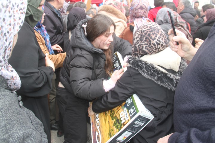 Konya’da ucuz televizyon izdihamı