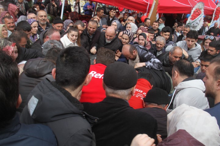 Konya’da ucuz televizyon izdihamı