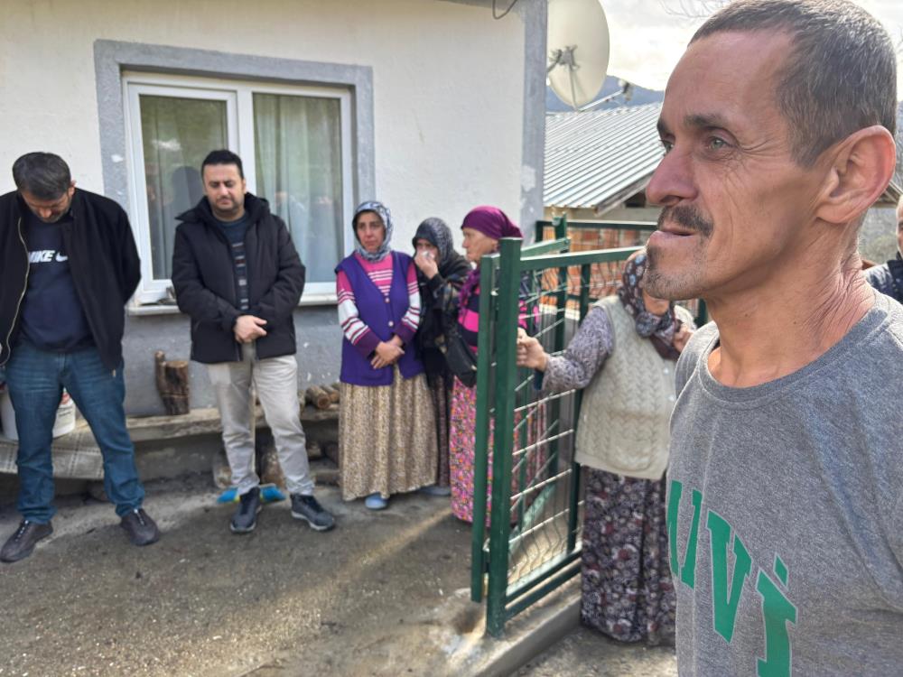 Zihinsel engelli anne ve 2 oğlu ortada kaldı