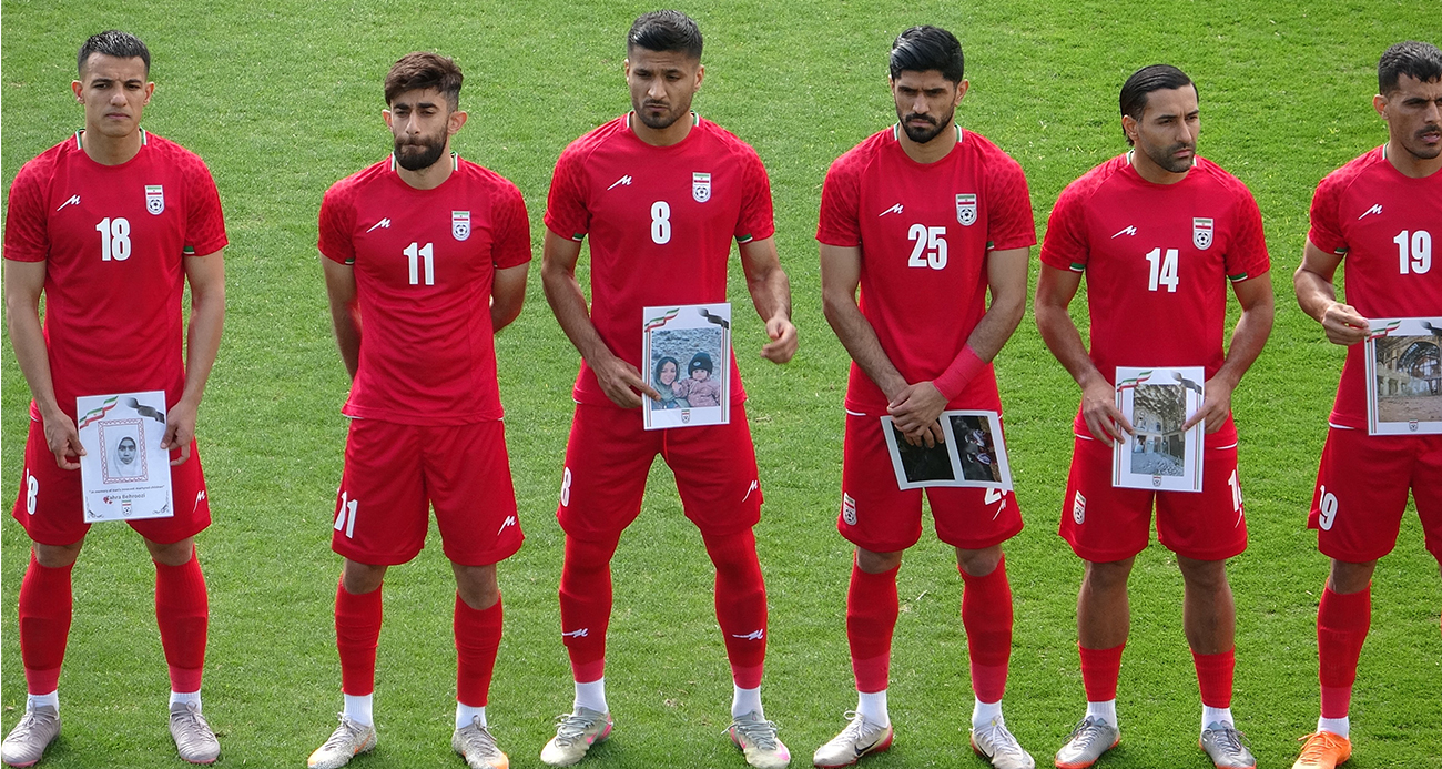 İran A Milli Futbol takımı, Kosta Rika maçına savaşta hayatını kaybeden çocukların fotoğrafıyla çıktı