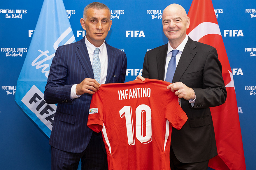 FIFA Başkanı Infantino’dan Türkiye’ye tebrik