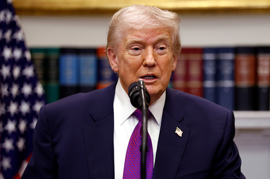 Trump: "İran'da yeni rejimin lideri, ABD'den ateşkes talep etti"