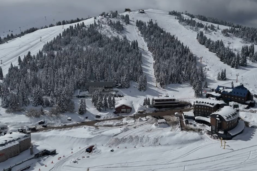 Uludağ’da sezon uzadı nisan ayıyla 2 metre kar var