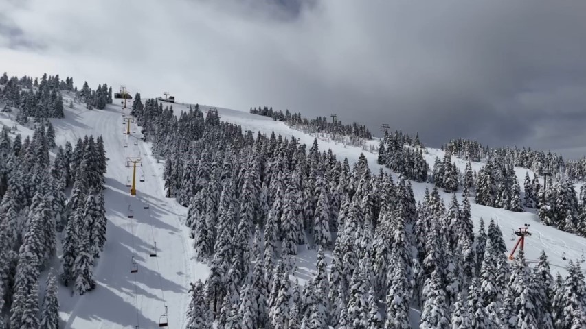 Uludağ’da sezon uzadı nisan ayıyla 2 metre kar var