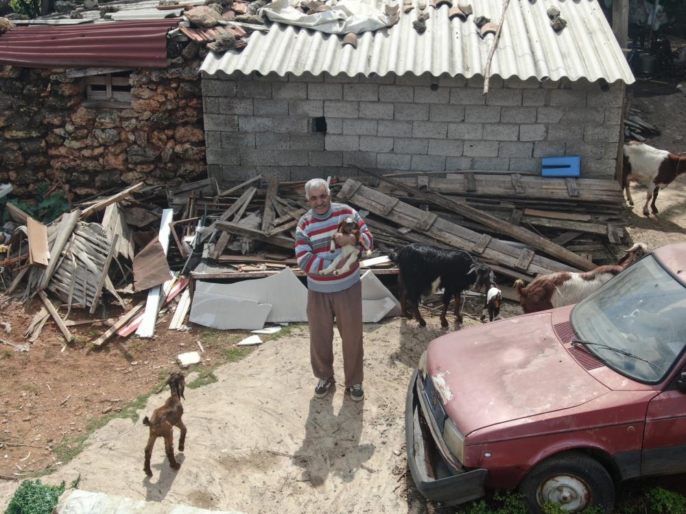 Keçileriyle ömür geçirdiler, şikayetle yıkıldılar: 