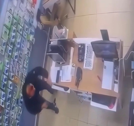 Gaziantep’te 1 kişinin ayaklarından vurulduğu silahlı saldırı kamerada