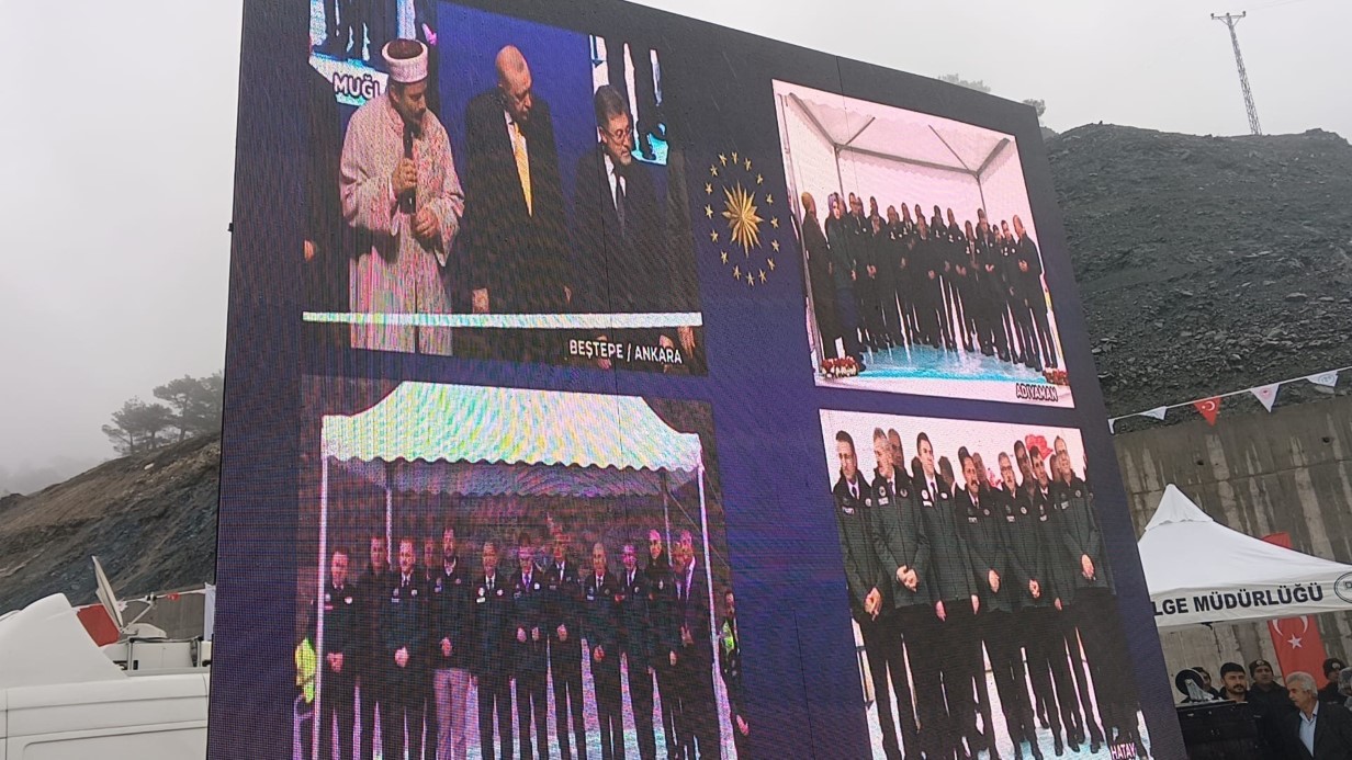 Adıyaman’ın Gölbaşı ilçesinde yapımı tamamlanan Çetintepe Barajı, Cumhurbaşkanı Recep Tayyip Erdoğan’ın videokonferans yöntemiyle katıldığı törenle hizmete girdi.