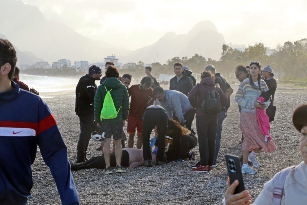 Dünyaca ünlü sahilde can pazarı: 2 kardeş kurtuldu, kuzen hayatını kaybetti