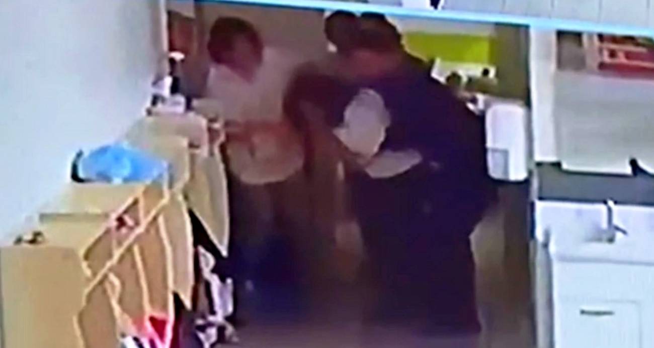 Boğazına yemek kaçan öğretmenin yardımına meslektaşı koştu