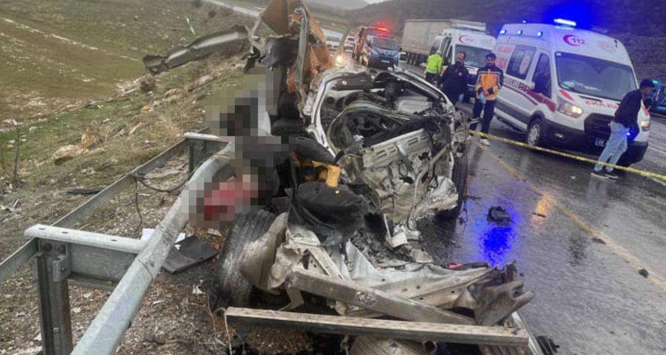 Çanakkale’de Kocabaş Çayı taştı, otopark sular altında kaldı