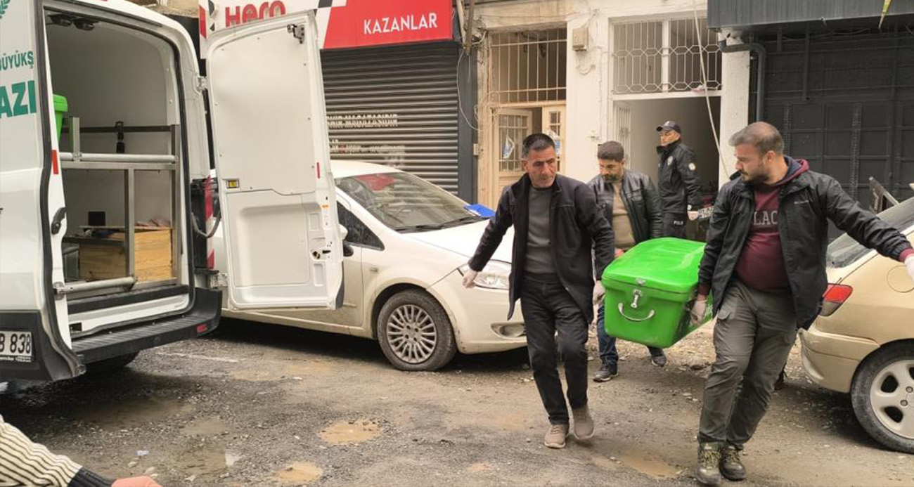 Yaşlı adam yalnız yaşadığı evde bıçaklanarak öldürüldü