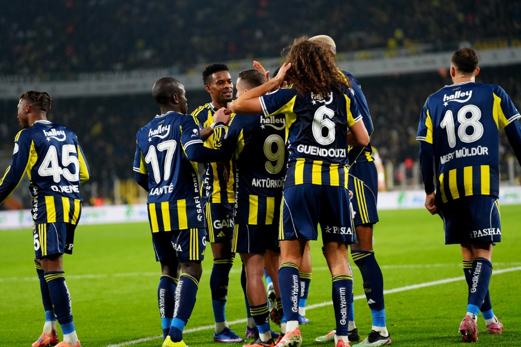 Fenerbahçe, ligin son virajına derbi galibiyetiyle girmek istiyor