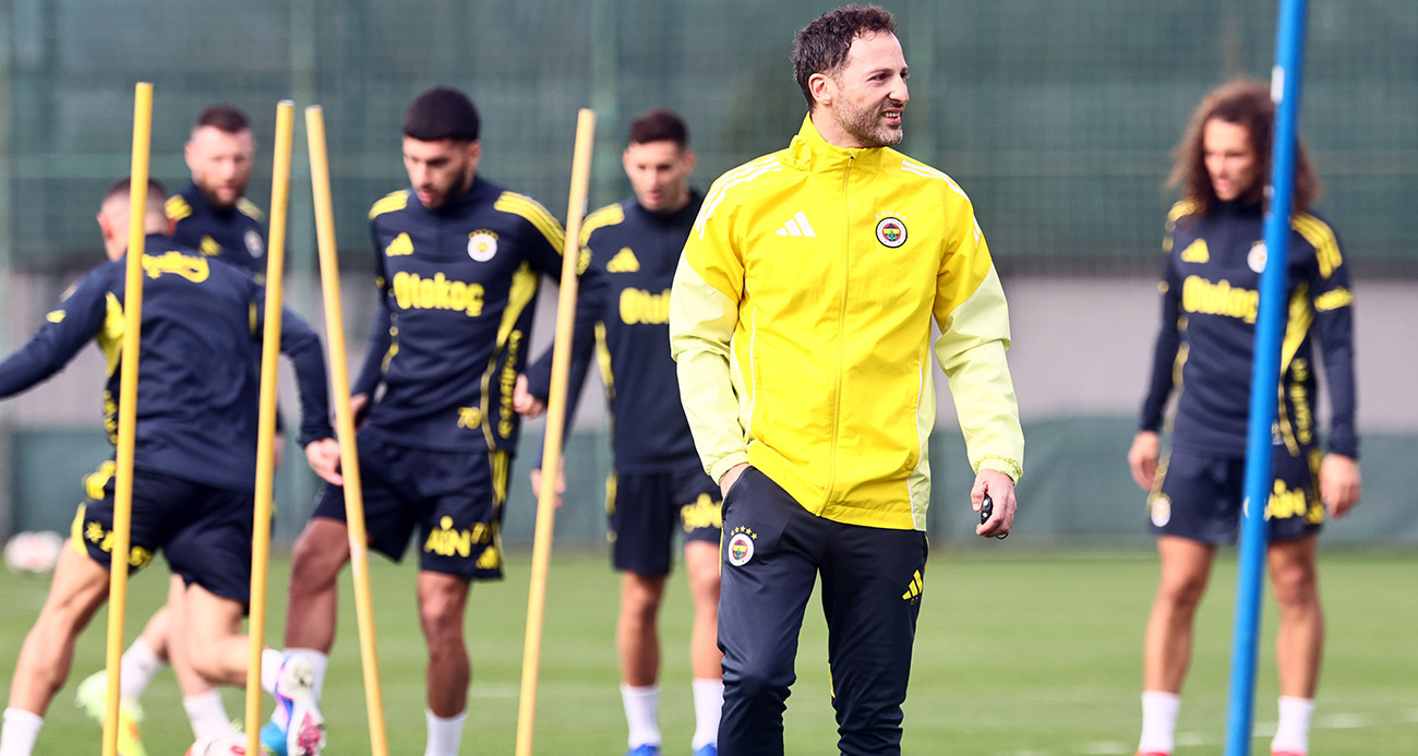 Fenerbahçe, Trendyol Süper Lig’in 28. haftasında Beşiktaş ile oynayacağı maçın hazırlıklarını akşam saatlerinde yaptığı antrenmanla tamamladı.