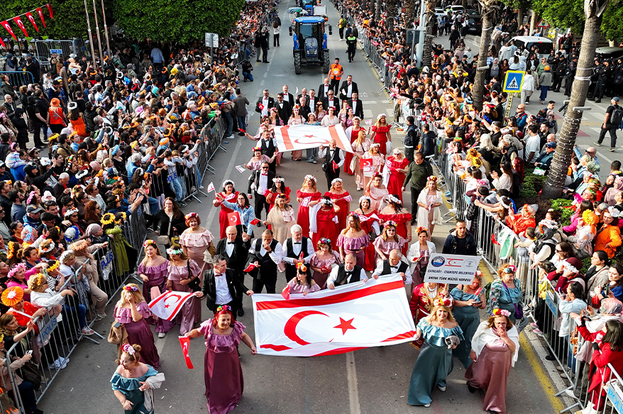 Portakal Çiçeği Karnavalı’nda renkli kortej