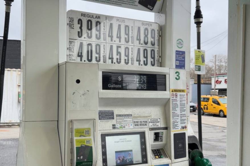ABD'de ortalama benzin fiyatı 2022'den bu yana ilk kez 4 doların üzerinde