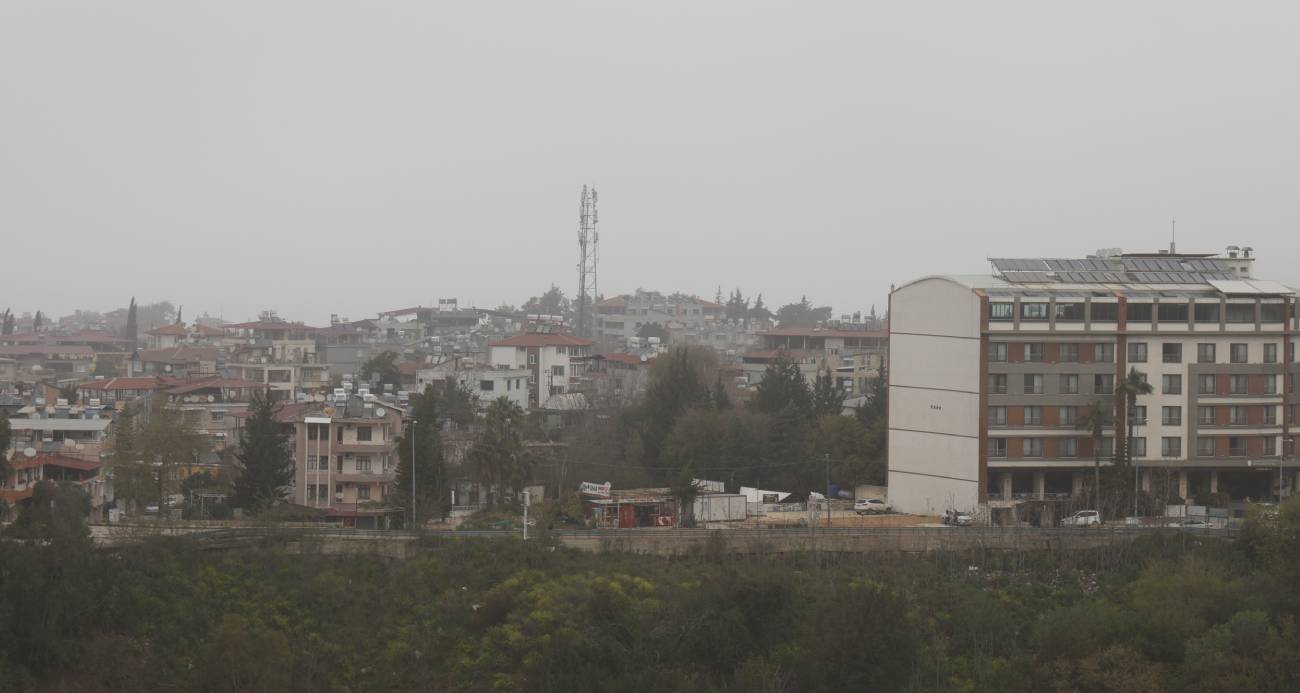 Hatay’da çöl tozu etkisini sürdürüyor