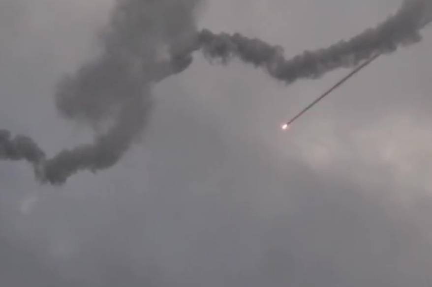 Devrim Muhafızları: "Bahreyn'de İsrail bağlantılı ticari gemi, Kuveyt ve BAE'de ABD hedef  alındı"