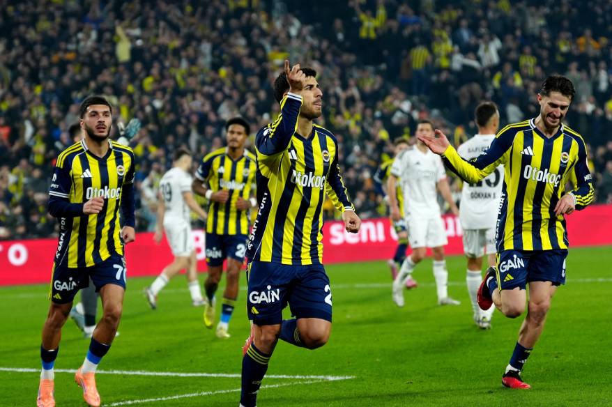 Fenerbahçe, ligin son virajına derbi galibiyetiyle girmek istiyor