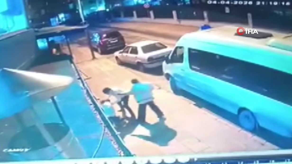 Esenyurt’ta bir şahıs sokak ortasında iki kadını darp etti