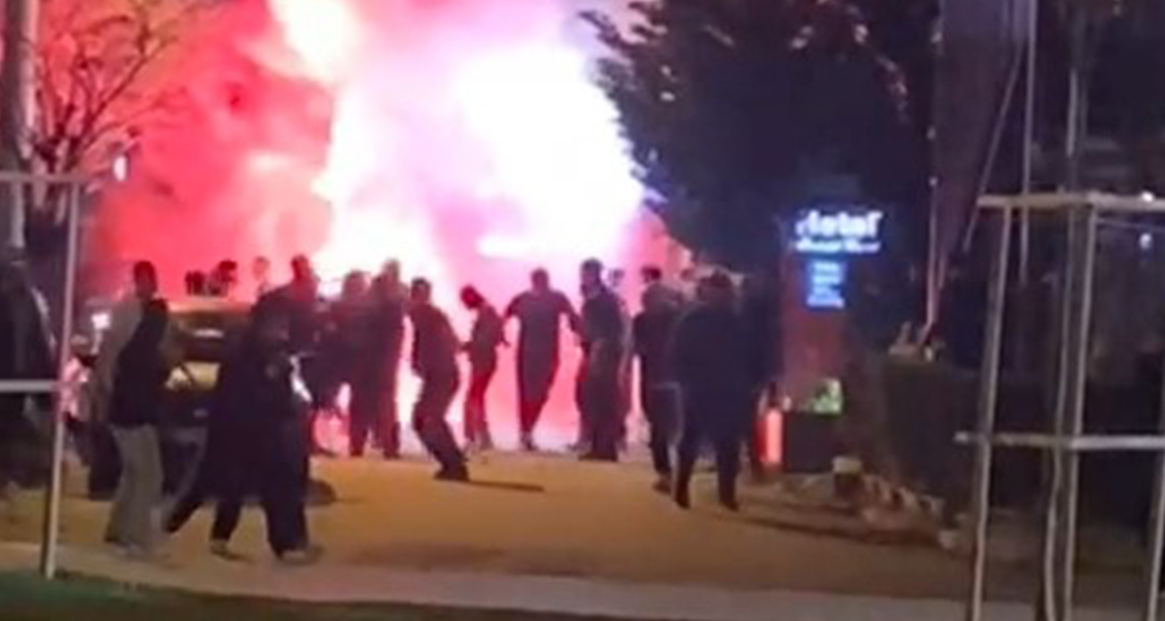 Edirne’de Fenerbahçe-Beşiktaş mücadelesinin ardından 15 Temmuz Demokrasi ve Cumhuriyet Parkı yakınlarında taraftarlar arasında kavga çıktı.