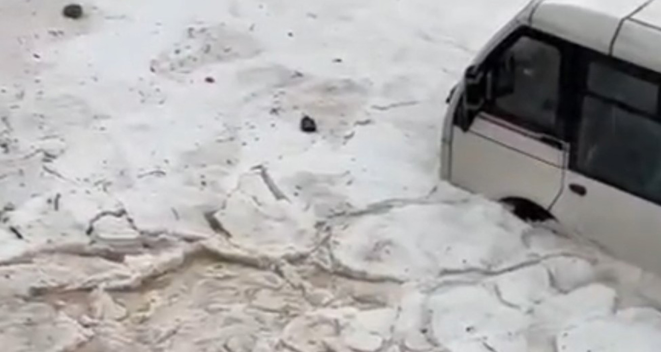 Adana’da dolu, sağanak ve hortum hayatı felç etti