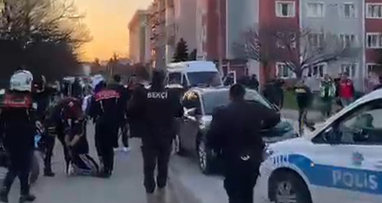 Edirne’de Trendyol Süper Lig’in 28. haftasındaki Fenerbahçe-Beşiktaş derbisi öncesinde, taraftarlar arasında kısa süreli gerginlik yaşandı.