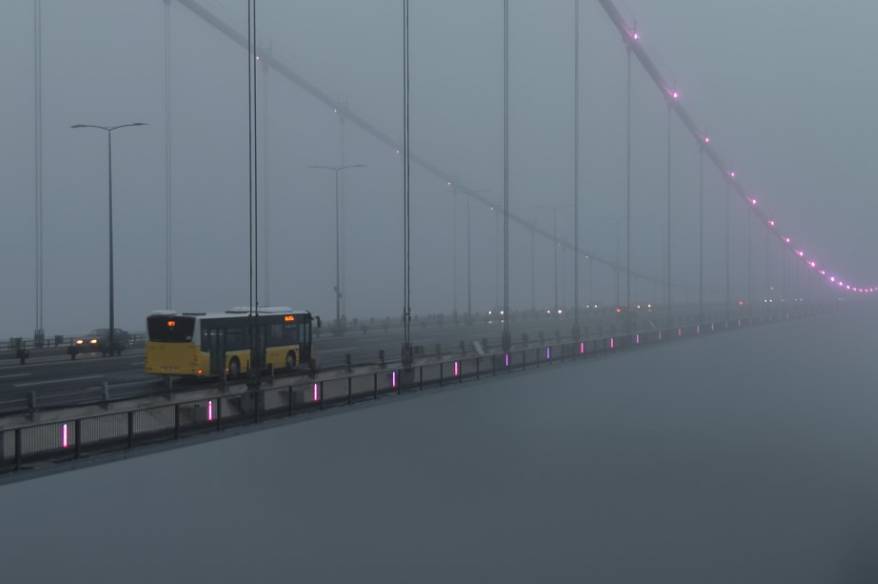 İstanbul Boğazı’nda sis etkili oluyor