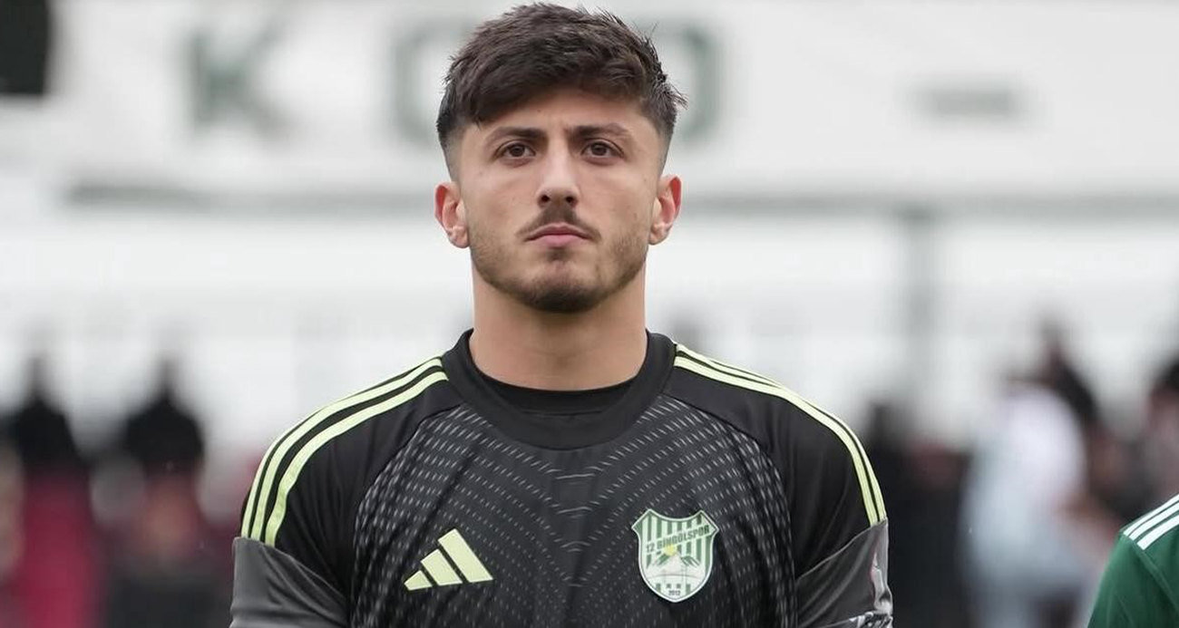 TFF 3. Lig’de şampiyonluk ipini göğüsleyen 12 Bingölspor’da başarılı eldiven Oğuzhan Çelik, "Bu sezon aslında şampiyonluğu daha erken ilan edebilirdik. Özellikle ceza alan takım arkadaşlarımız için bu şampiyonluğu çok istiyorduk ve başardık" dedi.