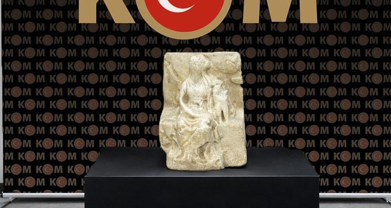 Zeytinburnu’nda beton dökme çalışması sırasında yan binanın duvarı çöktü