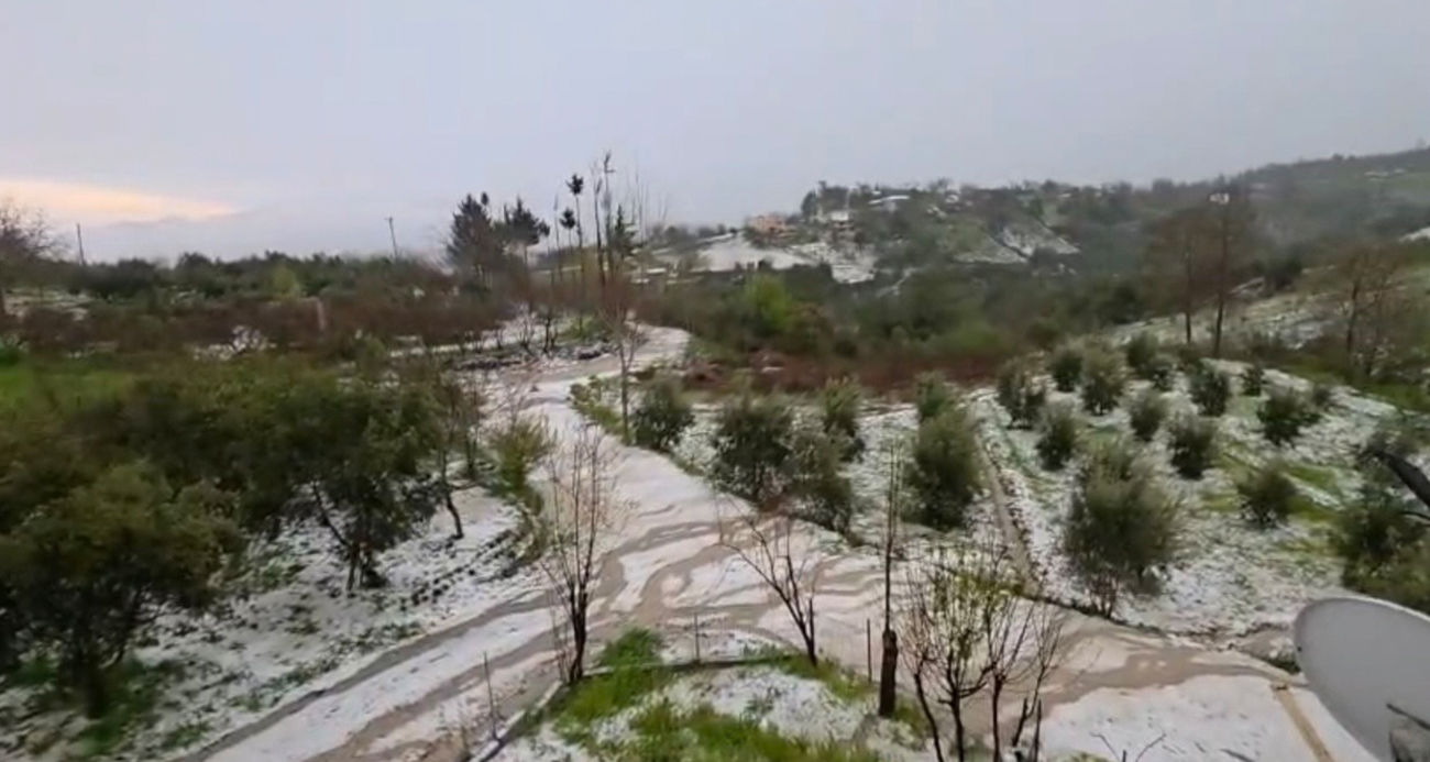 Zeytinburnu’nda beton dökme çalışması sırasında yan binanın duvarı çöktü