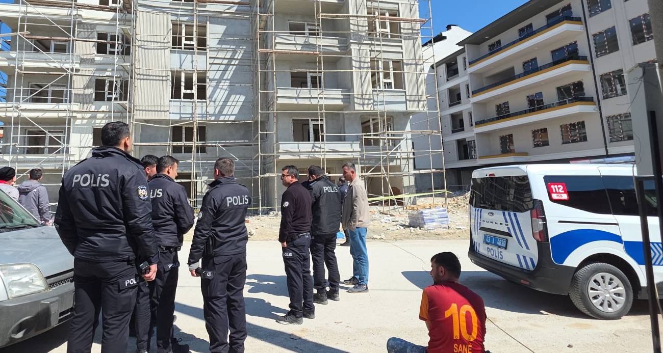 Kütahya’nın Zafertepe Mahallesi’nde meydana gelen iş kazasında 2 işçi yaralandı.