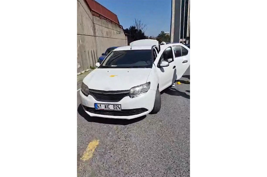 Teröristlerin kiraladığı otomobil polis ekipleri tarafından inceleniyor