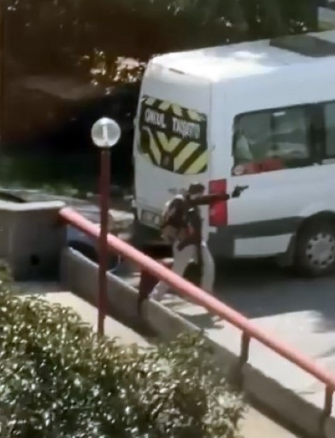 İsrail Konsolosluğu yakınındaki çatışmada 3 saldırgan etkisiz hale getirildi