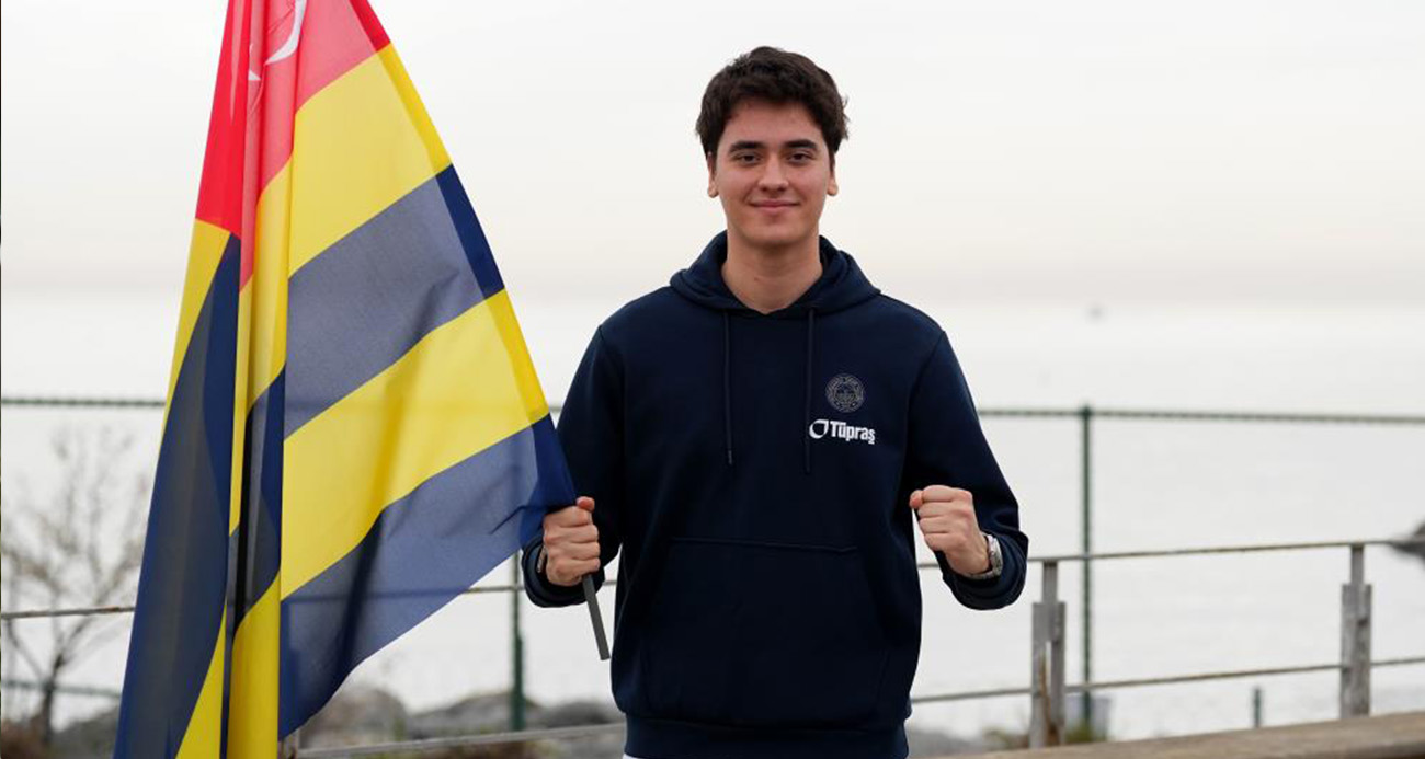  Genç yaşında yüzme branşında birçok rekor kıran, Paris Olimpiyatları'nda final mücadelesi veren Fenerbahçe'nin milli yüzücüsü Kuzey Tunçelli, Los Angeles 2028 Yaz Olimpiyat Oyunları'na ciddi şekilde hazırlanıyor. 18 yaşına girdiği için büyükler kategorisinde yarışmaya başlayan Kuzey, önünde Avrupa, dünya şampiyonaları ve Akdeniz Oyunları olduğunu hatırlatarak, "Oralarda da ülkemi gençlerde temsil ettiğim gibi şampiyonluklarla temsil etmek istiyorum" dedi.