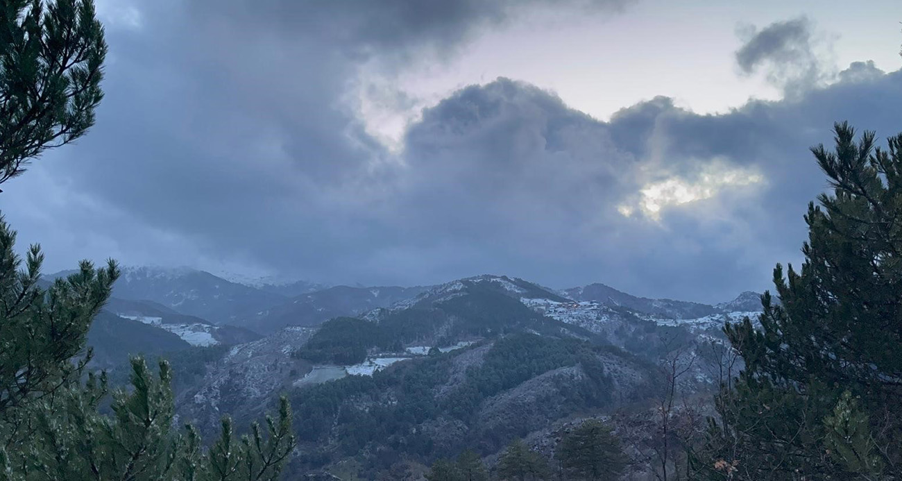 Kastamonu’da yüksek rakımlı bölgelerde kar yağışı etkili olmaya devam ediyor.