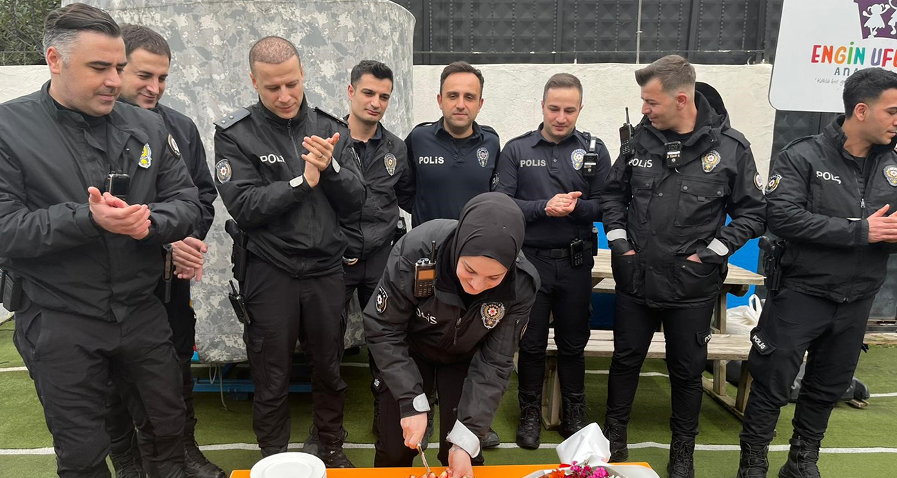 Üsküdar’da anaokulu öğrencilerinden polislere "Okulu bastılar" ihbarlı sürpriz kutlama