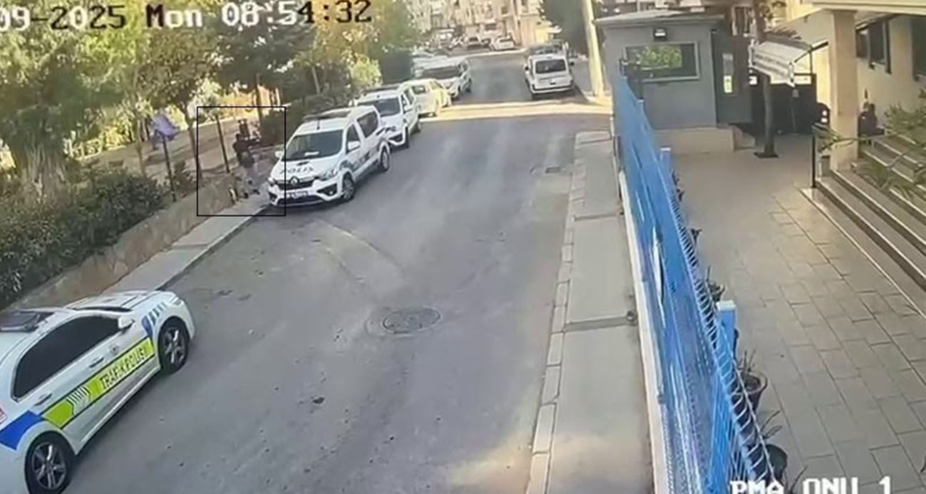 İzmir’in Balçova ilçesinde 3 polisin şehit düştüğü polis merkezi saldırısına ilişkin davanın sanıkları bugün ilk kez hakim karşısına çıkıyor. Haklarında 4’er kez ağırlaştırılmış müebbet hapis cezası istenen 7’si tutuklu 13 sanığın yargılanmasına başlanacak.