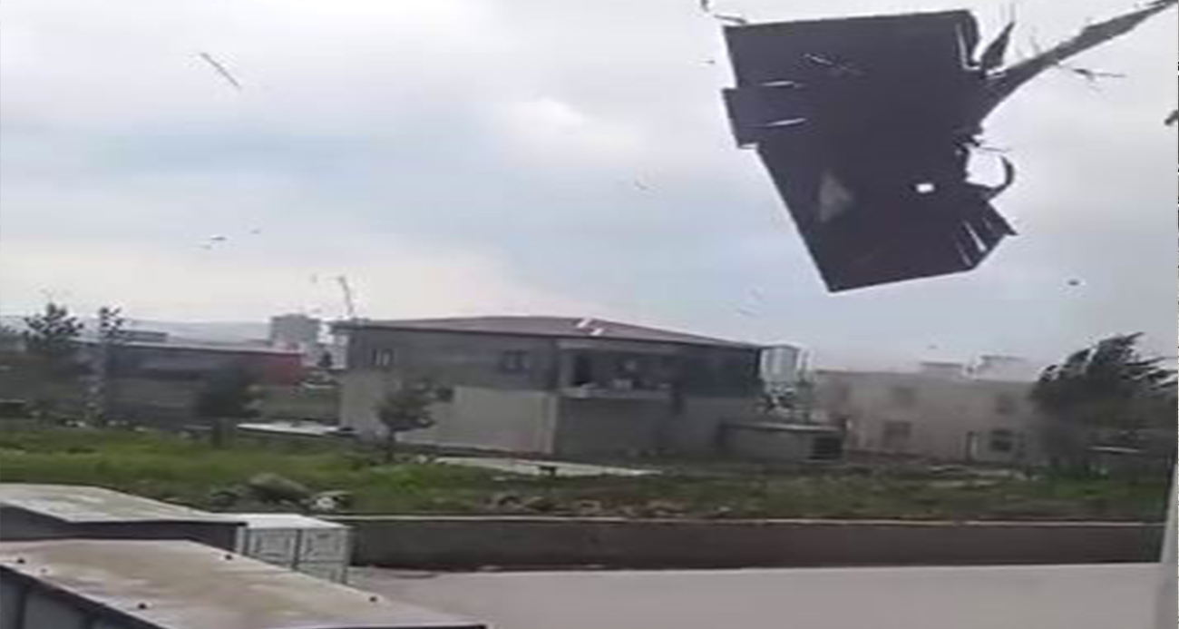 Burası Amerika değil Diyarbakır: Şiddetli fırtına evin çatısını uçurdu