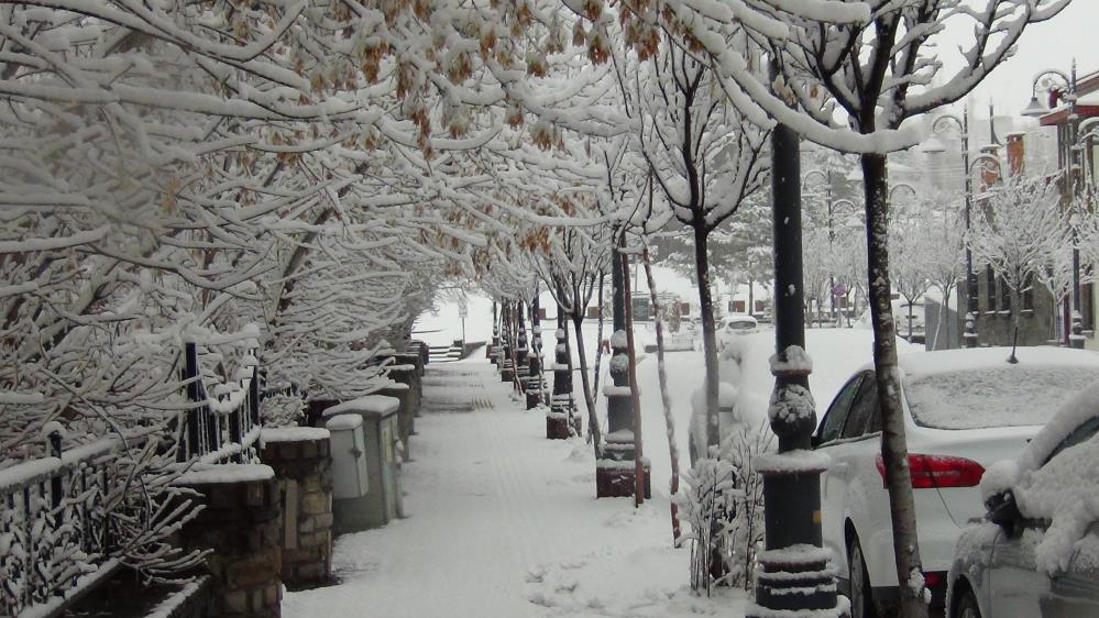 Kars’ta yer gök beyaz: Kar kalınlığı 30 santimi aştı