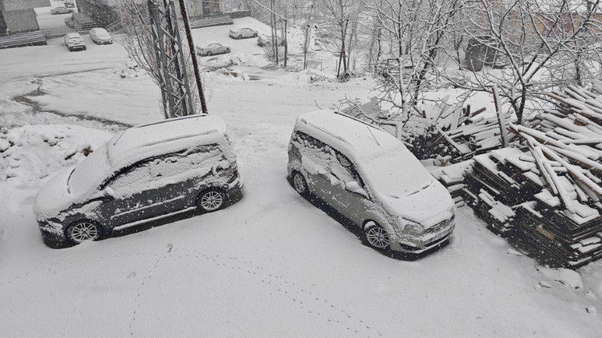 Bitlis’te nisanda kara kış: 84 köy yolu ulaşıma kapandı
