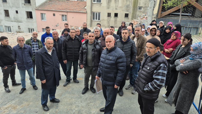 İBB’nin hatalı yıkımı 4 aileyi sokakta bıraktı, yakınlarının yanında kaldıklarını iddia eden aileler çözüm istedi